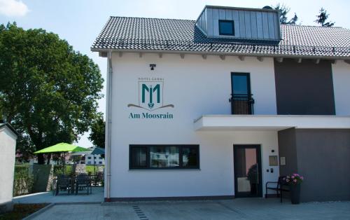 Exterior view, Hotel Am Moosrain Garni in Eitting Exterior view, Hotel Am Moosrain Garni in Eitting