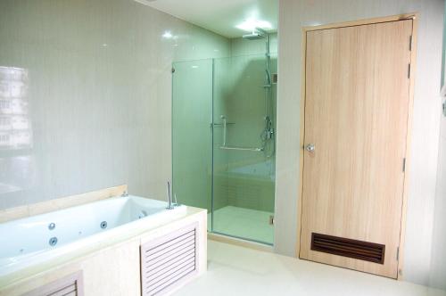 Jolly Suites and Spa Petchkasem in Samut Sakhon Jolly Suites and Spa Petchkasem in Samut Sakhon