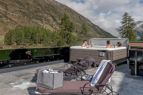 온수 욕조, 4 Sterne Superior Muhle Resort 1900 - Adults only in 오베르구르글 온수 욕조, 4 Sterne Superior Muhle Resort 1900 - Adults only in 오베르구르글