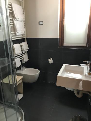 This photo about Alpen Hotel Chalet shared on HyHotel.com