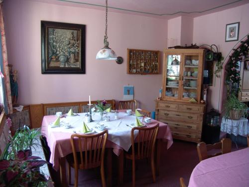 Restaurant, Gastehaus "Gisela" im furstlichen Fischhaus in Schillingsfurst Restaurant, Gastehaus "Gisela" im furstlichen Fischhaus in Schillingsfurst