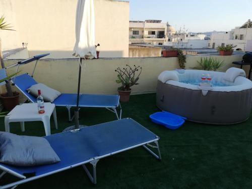 Studio apartment with private terrace, Jacuzzi & views in Mosta Studio apartment with private terrace, Jacuzzi & views in Mosta