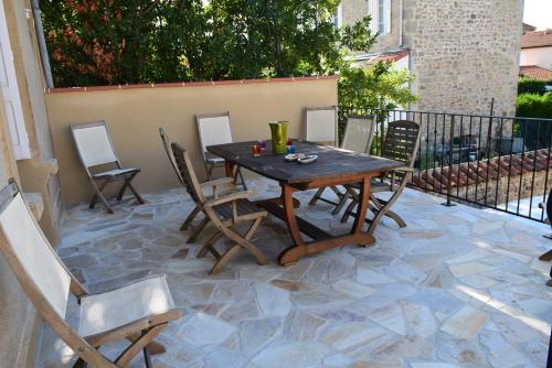 Balcony/terrace, CLOCHI-CLOCHA in Montbrison Balcony/terrace, CLOCHI-CLOCHA in Montbrison