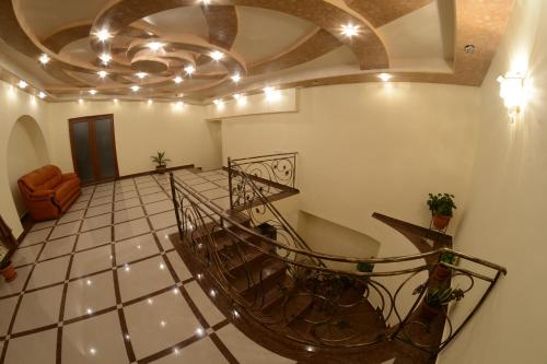 Lobby, Narek+ in Verin Ptghni Lobby, Narek+ in Verin Ptghni