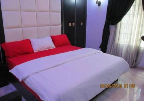 11:45 Hotel & Suites
11:45 Hotel & Suites