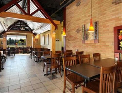 Étterem, Ramada by Wyndham Edmonton South in Edmonton (AB) Étterem, Ramada by Wyndham Edmonton South in Edmonton (AB)