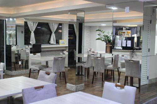 ห้องอาหาร, AJ Hotel Chapeco - Facil Acesso Patio Shopping e Rotula da Bandeira in ชาเปโก้ ห้องอาหาร, AJ Hotel Chapeco - Facil Acesso Patio Shopping e Rotula da Bandeira in ชาเปโก้