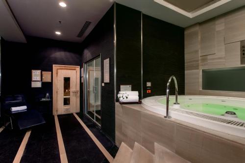 ジェットバス, シャングリラ チェンマイ (Shangri-La Chiang Mai) in チャンカラン ジェットバス, シャングリラ チェンマイ (Shangri-La Chiang Mai) in チャンカラン