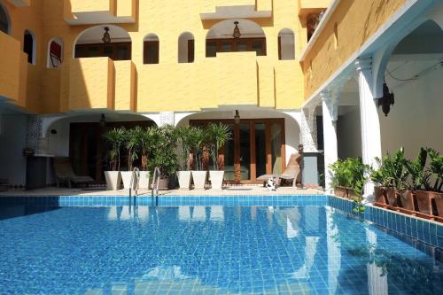 Swimming pool, Riad Hua Hin Hotel near 7 Kings of Siam Statues Swimming pool, Riad Hua Hin Hotel near 7 Kings of Siam Statues