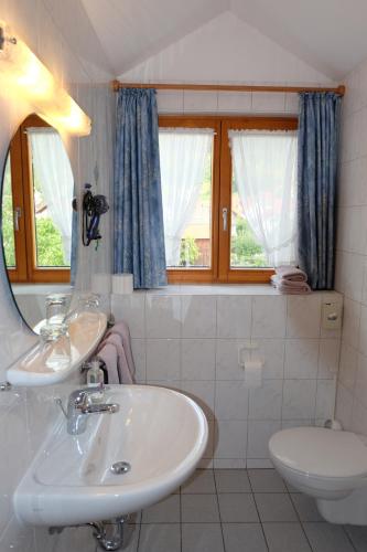 Bathroom, Gastehaus Biedermann in Kinding Bathroom, Gastehaus Biedermann in Kinding