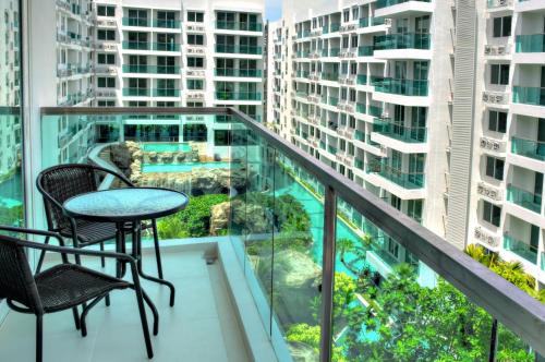 Balcony/terrace, Amazon Residence Unit B1-217 near Boon Kanjanaraam Temple Balcony/terrace, Amazon Residence Unit B1-217 near Boon Kanjanaraam Temple