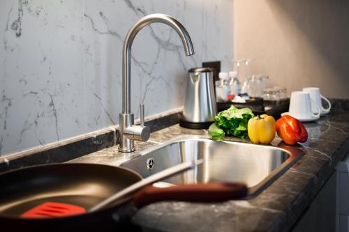 Kitchen, Swisstouches Guangzhou Hotel Residences in Baiyun International Airport Area Kitchen, Swisstouches Guangzhou Hotel Residences in Baiyun International Airport Area