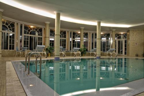 Swimming pool, Esplanade Spa and Golf Resort in Marianske Lazne City Center Swimming pool, Esplanade Spa and Golf Resort in Marianske Lazne City Center