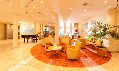 Lobby, Dorint Strandhotel Binz/Ruegen in Ostseebad Binz Lobby, Dorint Strandhotel Binz/Ruegen in Ostseebad Binz