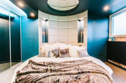 Guestroom, Parenthese Concept Room in Casselardit Guestroom, Parenthese Concept Room in Casselardit