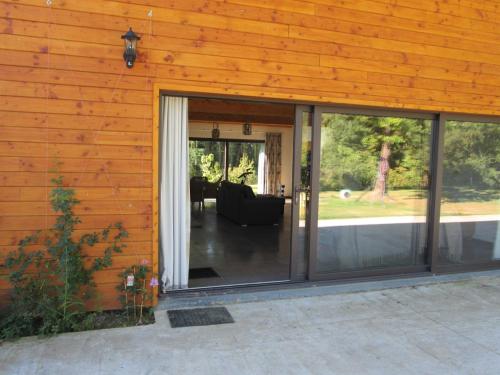 Bejárat, Florennes Gîte neuf 150 M2 devant un grand lac privé de 2 hectares poissonneux au milieu des bois (Florennes Gite neuf 150 M2 devant un grand lac prive de 2 hectares poissonneux au milieu des bois) in Florennes Bejárat, Florennes Gîte neuf 150 M2 devant un grand lac privé de 2 hectares poissonneux au milieu des bois (Florennes Gite neuf 150 M2 devant un grand lac prive de 2 hectares poissonneux au milieu des bois) in Florennes