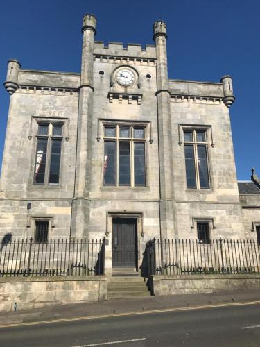 Exterior view, Kinghorn Town Hall in Kinghorn Exterior view, Kinghorn Town Hall in Kinghorn