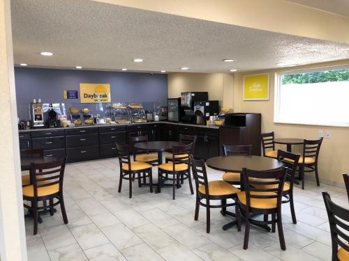 Facilities, Days Inn by Wyndham Charles Town/Harpers Ferry in Charles Town (WV) Facilities, Days Inn by Wyndham Charles Town/Harpers Ferry in Charles Town (WV)