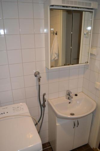 Bathroom, Helsinki Apartments in Töölö Bathroom, Helsinki Apartments in Töölö