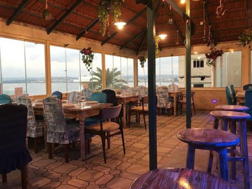 Pub/Lounge, Tyre Boutique Apartments in Sour Pub/Lounge, Tyre Boutique Apartments in Sour