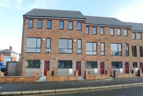 Exterior view, Denny Guests House / Green Lane in Kensington Exterior view, Denny Guests House / Green Lane in Kensington