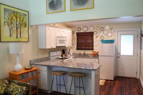 This photo about Cohen's Retreat shared on HyHotel.com