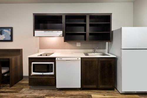 Kitchen, WoodSpring Suites Houston 288 South Medical Center in Houston (TX) Kitchen, WoodSpring Suites Houston 288 South Medical Center in Houston (TX)