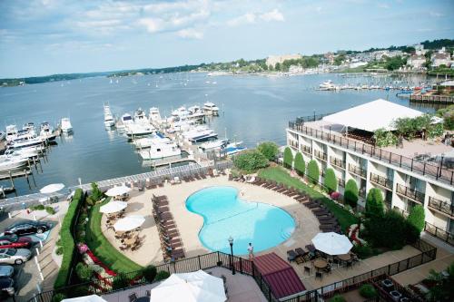 Swimming pool, Molly Pitcher Inn in Red Bank (NJ) Swimming pool, Molly Pitcher Inn in Red Bank (NJ)