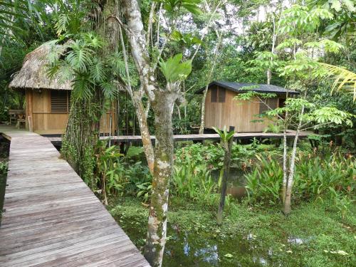 Tampilan eksterior, Hotel Kangaroo y Restaurante in Rio Dulce Tampilan eksterior, Hotel Kangaroo y Restaurante in Rio Dulce