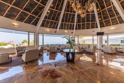Lobby, Grand Miramar All Luxury Suites & Residences in Puerto Vallarta Lobby, Grand Miramar All Luxury Suites & Residences in Puerto Vallarta