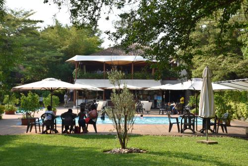 Bar/ Salón, Hotel Club du Lac Tanganyika in Bujumbura Bar/ Salón, Hotel Club du Lac Tanganyika in Bujumbura