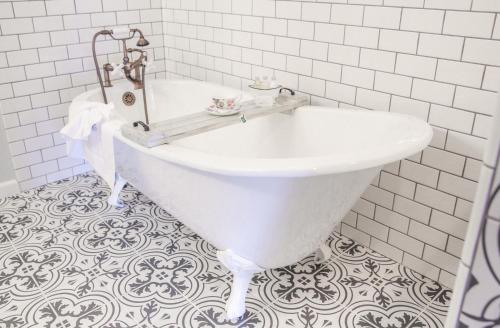 حمام, The Rigdon House in Cambria حمام, The Rigdon House in Cambria