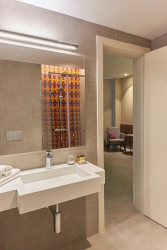 M Suite Hotel in Dar El Beida M Suite Hotel in Dar El Beida