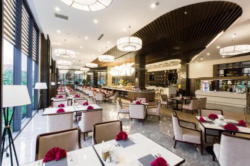 Restaurant, Muong Thanh Luxury Ha Nam Hotel in Phu Ly (Ha Nam) Restaurant, Muong Thanh Luxury Ha Nam Hotel in Phu Ly (Ha Nam)