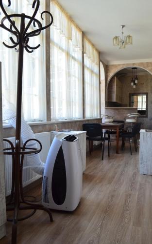 This photo about Guest House Midtown shared on HyHotel.com