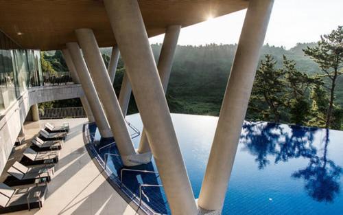 Swimming pool, Hidden Cliff Hotel & Nature in Jungmun Swimming pool, Hidden Cliff Hotel & Nature in Jungmun