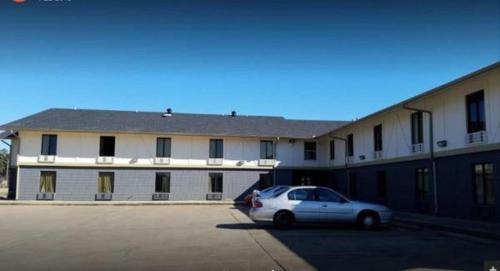 Briarwood Inn in ไพน์บลัฟฟ์ (AR) Briarwood Inn in ไพน์บลัฟฟ์ (AR)