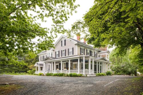 This photo about Mira Monte Inn & Suites shared on HyHotel.com