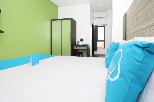 This photo about Airy Wenang WR Supratman 6 Manado shared on HyHotel.com