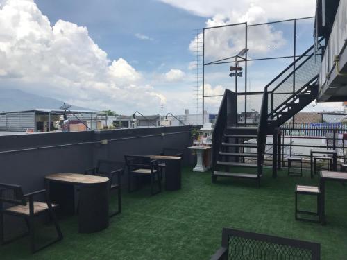 Eten en drinken, 248 Street Hostel (Rooftop Bar and Pool) in Chang Phuak Eten en drinken, 248 Street Hostel (Rooftop Bar and Pool) in Chang Phuak