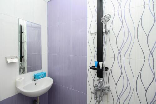 This photo about Airy Ungasan Raya Uluwatu Taman Paradise 4 Bali shared on HyHotel.com