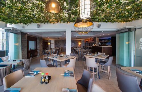 레스토랑, Captain Karas Holidays Apartments in 파랄림니 레스토랑, Captain Karas Holidays Apartments in 파랄림니