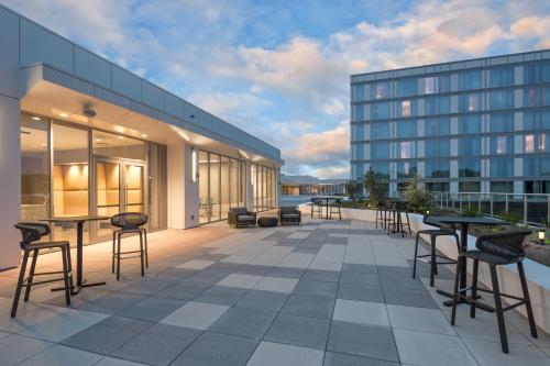 Balcony/terrace, The Summit Hotel in Cincinnati (OH) Balcony/terrace, The Summit Hotel in Cincinnati (OH)