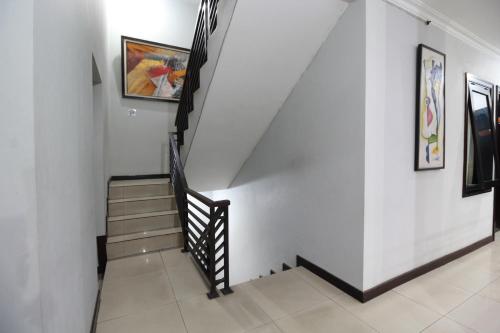 This photo about Airy Lengkong Buah Batu 152 Bandung shared on HyHotel.com