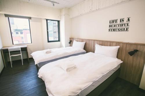 Stray Birds Taichung Hostel in West District Stray Birds Taichung Hostel in West District