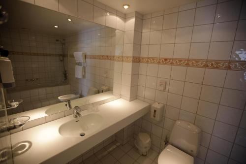 Bathroom, Stranda Hotel in Stranda Bathroom, Stranda Hotel in Stranda