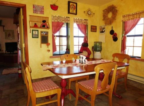 This photo about Creek Cottage shared on HyHotel.com