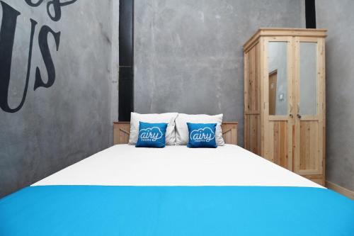 This photo about Airy Bandara Ahmad Yani Hanoman Tujuh 26 Semarang shared on HyHotel.com