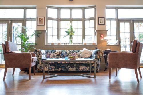 Bar/lounge, The Fox & Goose Hotel in Ealing Bar/lounge, The Fox & Goose Hotel in Ealing