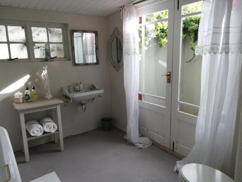Kamar Mandi, De Kale Kat in Greyton Kamar Mandi, De Kale Kat in Greyton